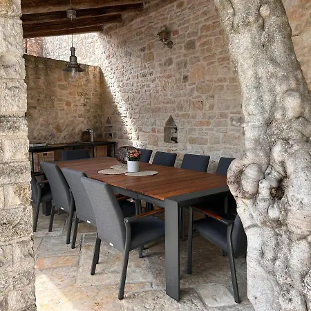 Villa Neroli Place *