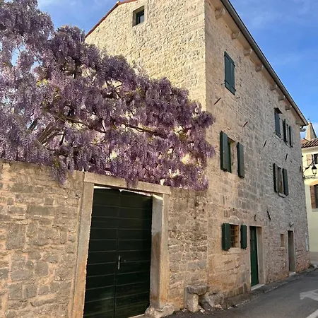 Villa Neroli Place
