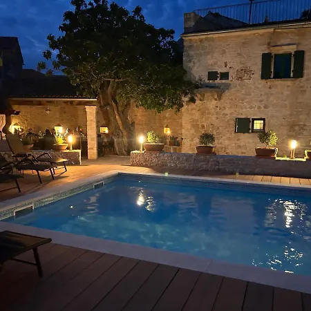 Neroli Place Villa *