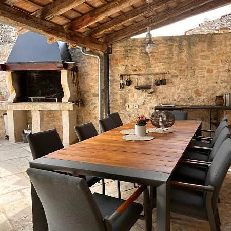 Villa Neroli Place