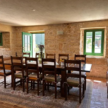 Neroli Place Villa *