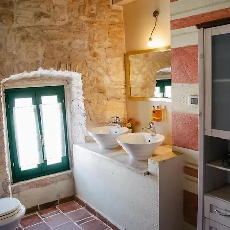 Neroli Place Villa