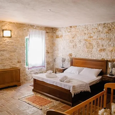 Villa Neroli Place *