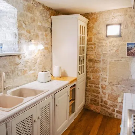 Neroli Place فيلة *