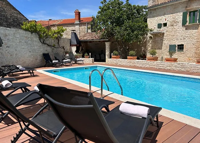 Neroli Place Villa