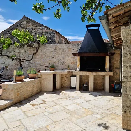 Neroli Place Villa *