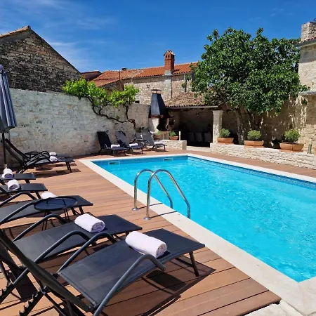 Neroli Place *