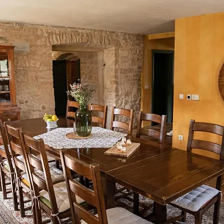 Villa Neroli Place *