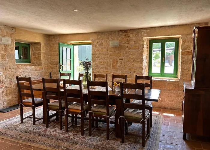 Neroli Place Villa *