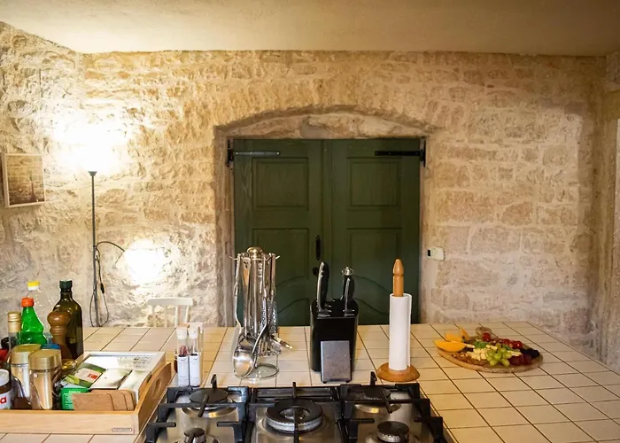 Villa Neroli Place *