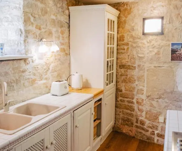Neroli Place Villa *